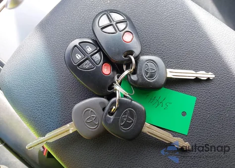 2012 Toyota Highlander Se V6 z USA, uszkodzony, nr VIN 5TDBK3EH1CS173823